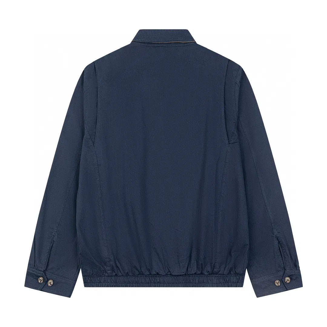 🅿️350 Ralph Lauren's new 24ss classic embroidered logo lapel executive zipper jacket for both men and women. 1️⃣Selected from high-quality original developed pure cotton fabric, with customized plaid lining inside, the overall wearing effect is very soft and comfortable. 2️⃣The workmanship details are perfectly controlled, with exquisite small logo embroidery on the chest, and the unique design style of splicing technology is used in the dropped shoulder position to highlight your personality! The version is simple but not simple! 3️⃣ Complete with tag accessories, unisex design, and a very versatile jacket for men and women!  Color: black, navy blue, khaki Size: S, M, L, XL